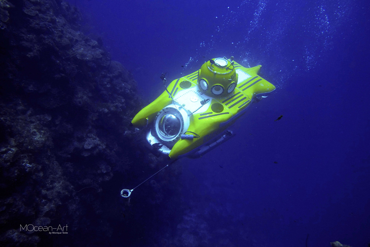 De diepte in met een onderzeeboot op Roatan