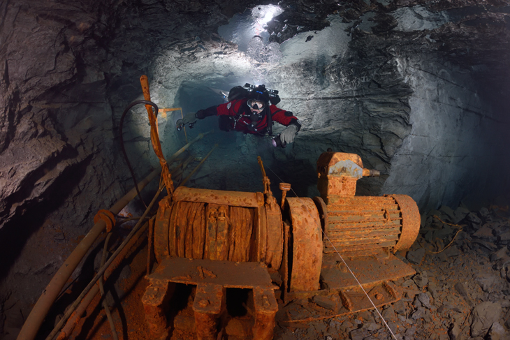 Leisteenmijn Nuttlar, geschiedenis onder water