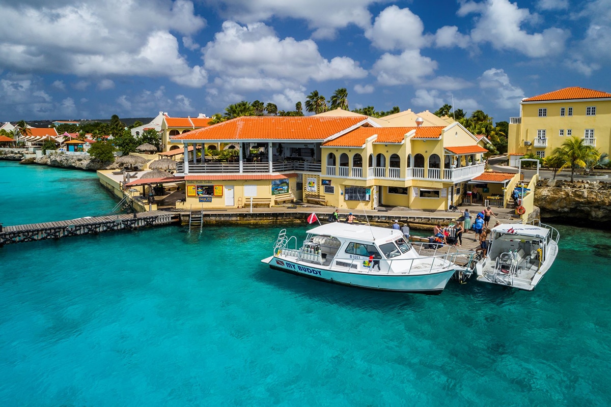 Feestje voor Buddy Dive Resort Bonaire: 43 jaar!