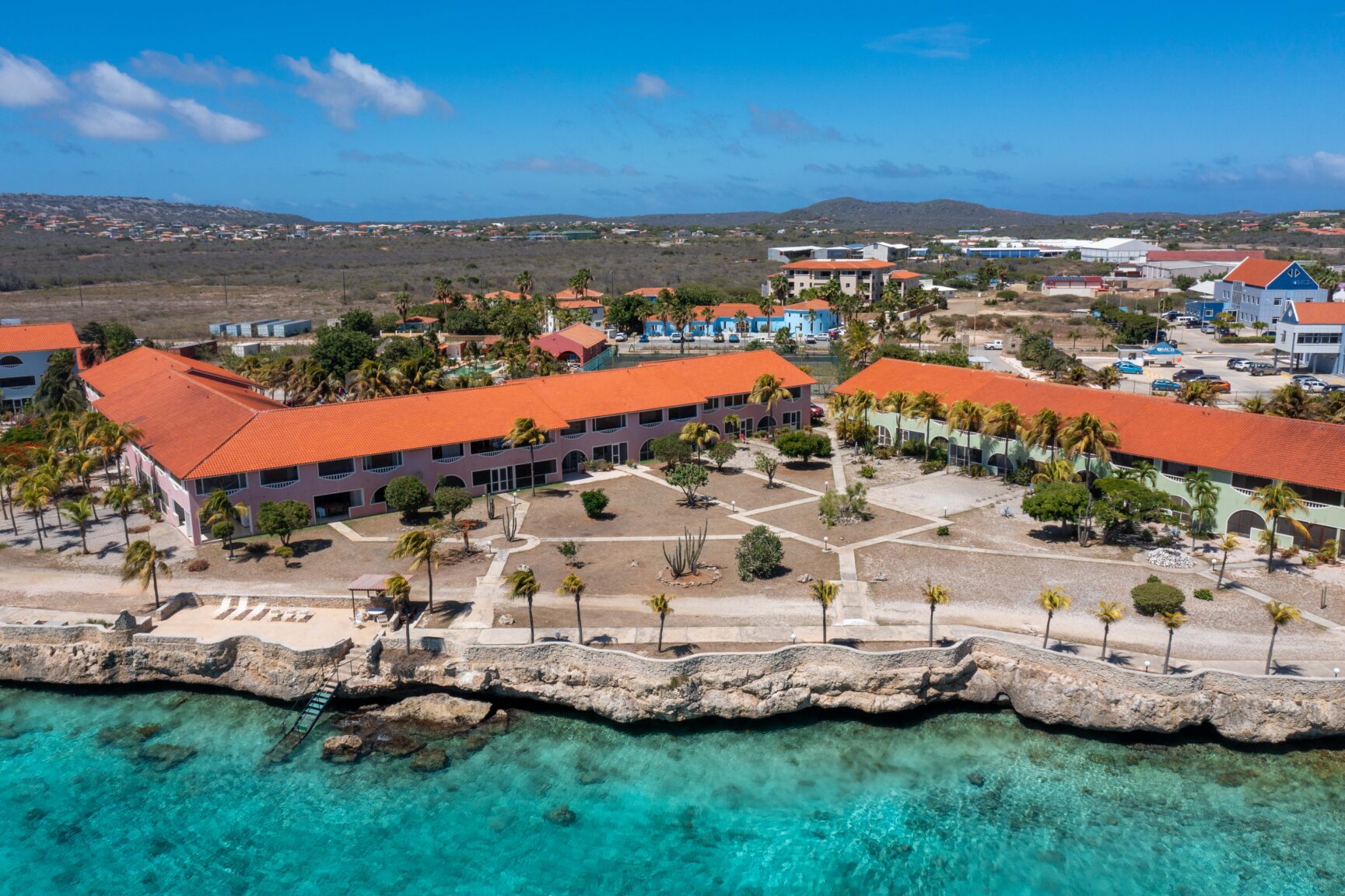 Sand Dollar Bonaire is een authentiek resort met heel veel rust, ruimte en heeft Bari Reef als huisrif