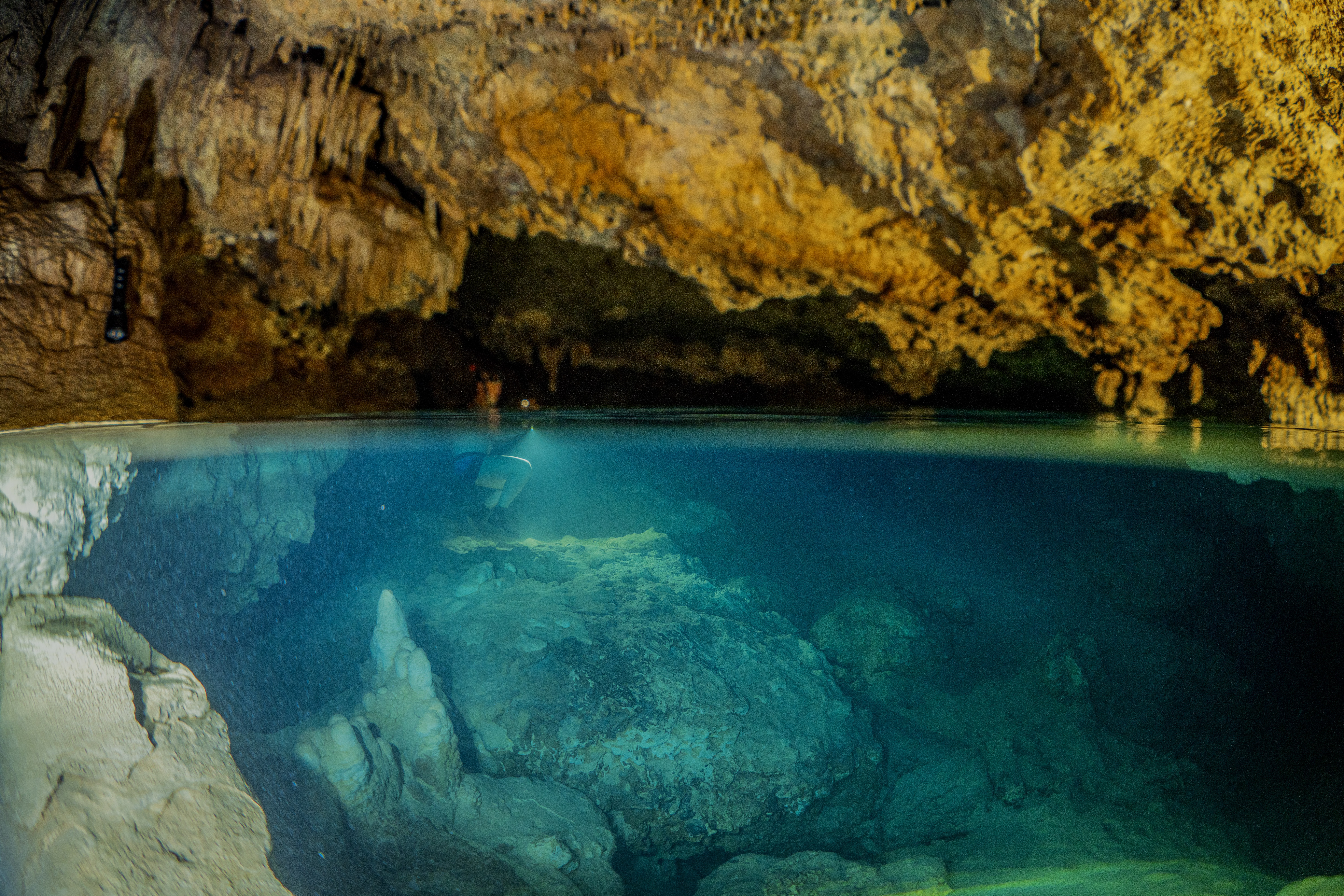 Snorkelen in de grotten 